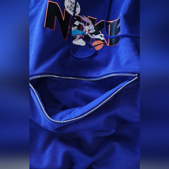 💥Sale💥Nike Bugs Bunny Hoodie with Zip Pouch - Picture 4 of 6